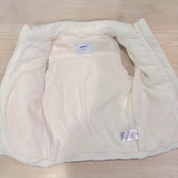 Gender-Neutral Water-Resistant Frost-Free Puffer Vest for Kids - White - Picture 3 of 4